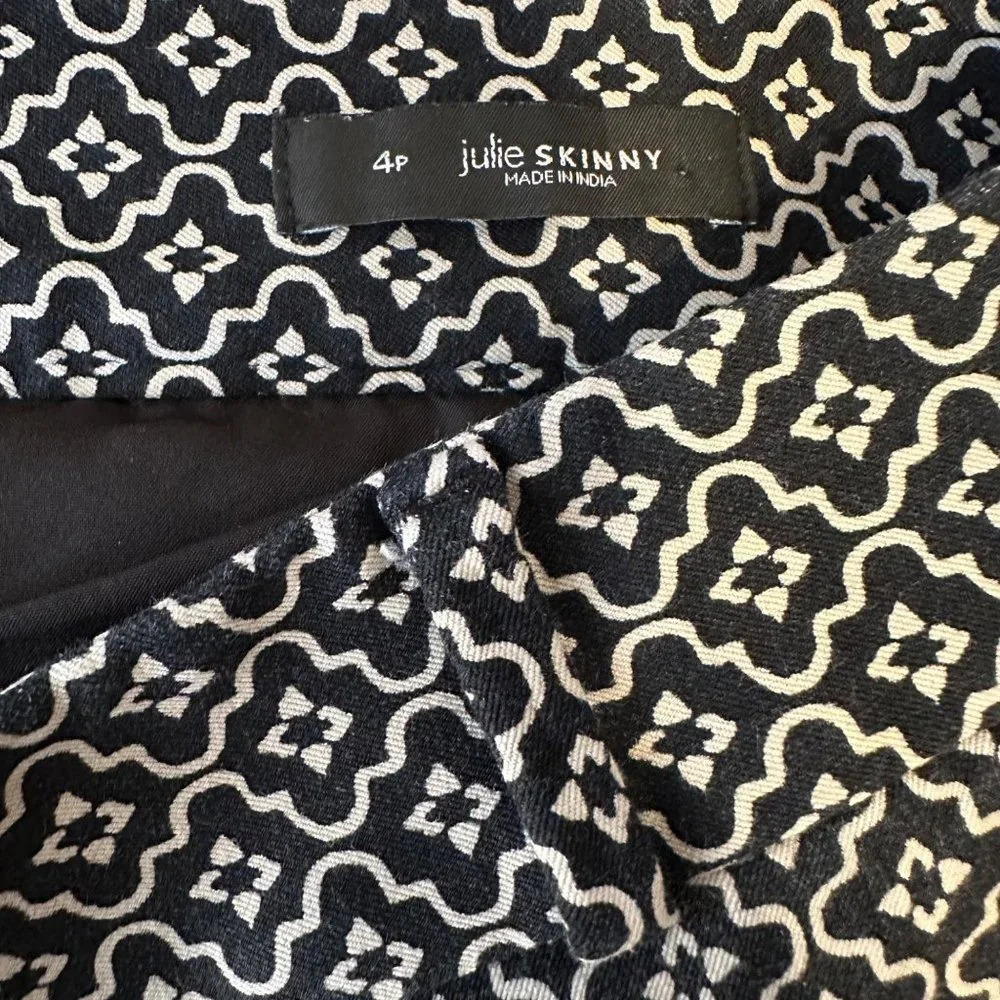 LOFT Black White Medallion Print Julie Skinny Pant 4P - Picture 4 of 5